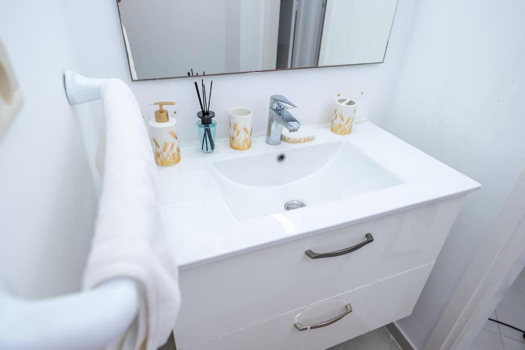 Tradition Meets Modern: 2Br Flat In Rabat Hassan Exteriör bild